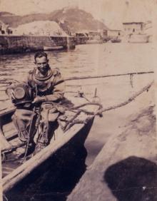 Imagen secundaria 2 - En grande, el carguero 'Joao Pessoa' tenía una eslora de cien metros y desplazaba unas 3.000 toneladas. A la izquierda, la copia del parte del naufragio del buque y a la derecha, Genaro Mancisidor, el buzo que lo desguazó en 1945.