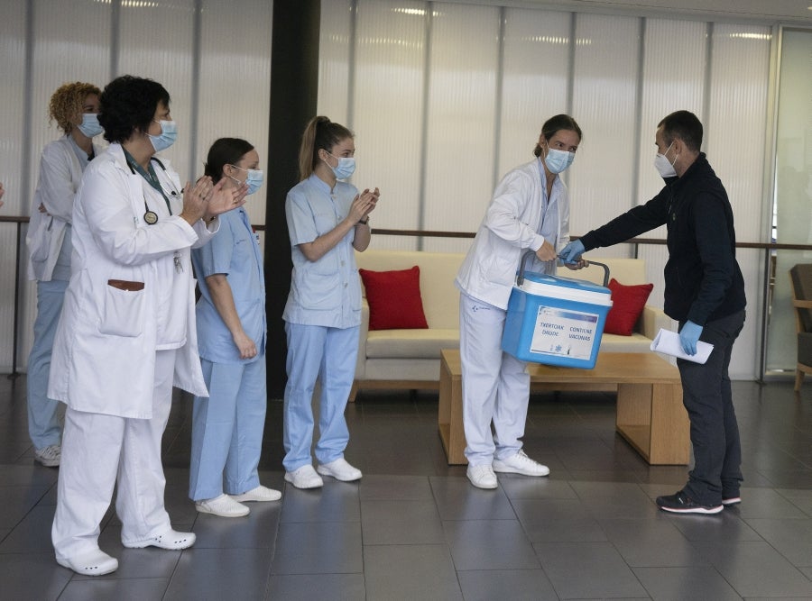 Las 180 dosis de Pfizer-BioNtech destinadas a la residencia Caser Betharram de Hondarribia han comenzado a administrarse a las 12.15 horas de este domingo