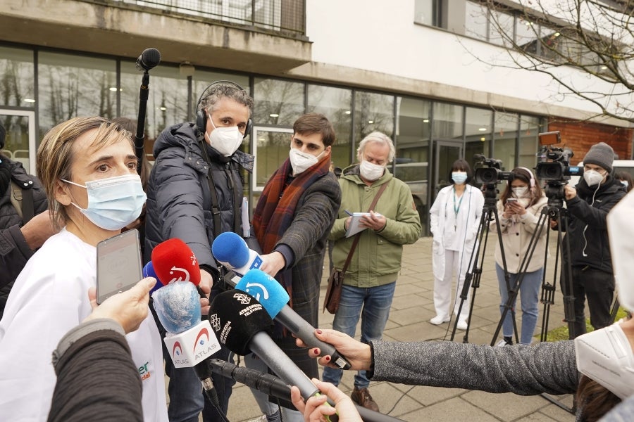 Las 180 dosis de Pfizer-BioNtech destinadas a la residencia Caser Betharram de Hondarribia han comenzado a administrarse a las 12.15 horas de este domingo