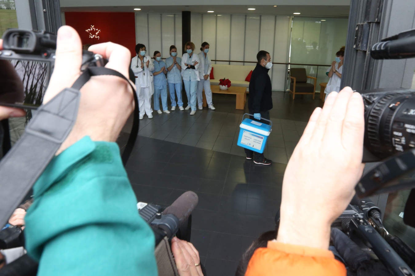 Las 180 dosis de Pfizer-BioNtech destinadas a la residencia Caser Betharram de Hondarribia han comenzado a administrarse a las 12.15 horas de este domingo