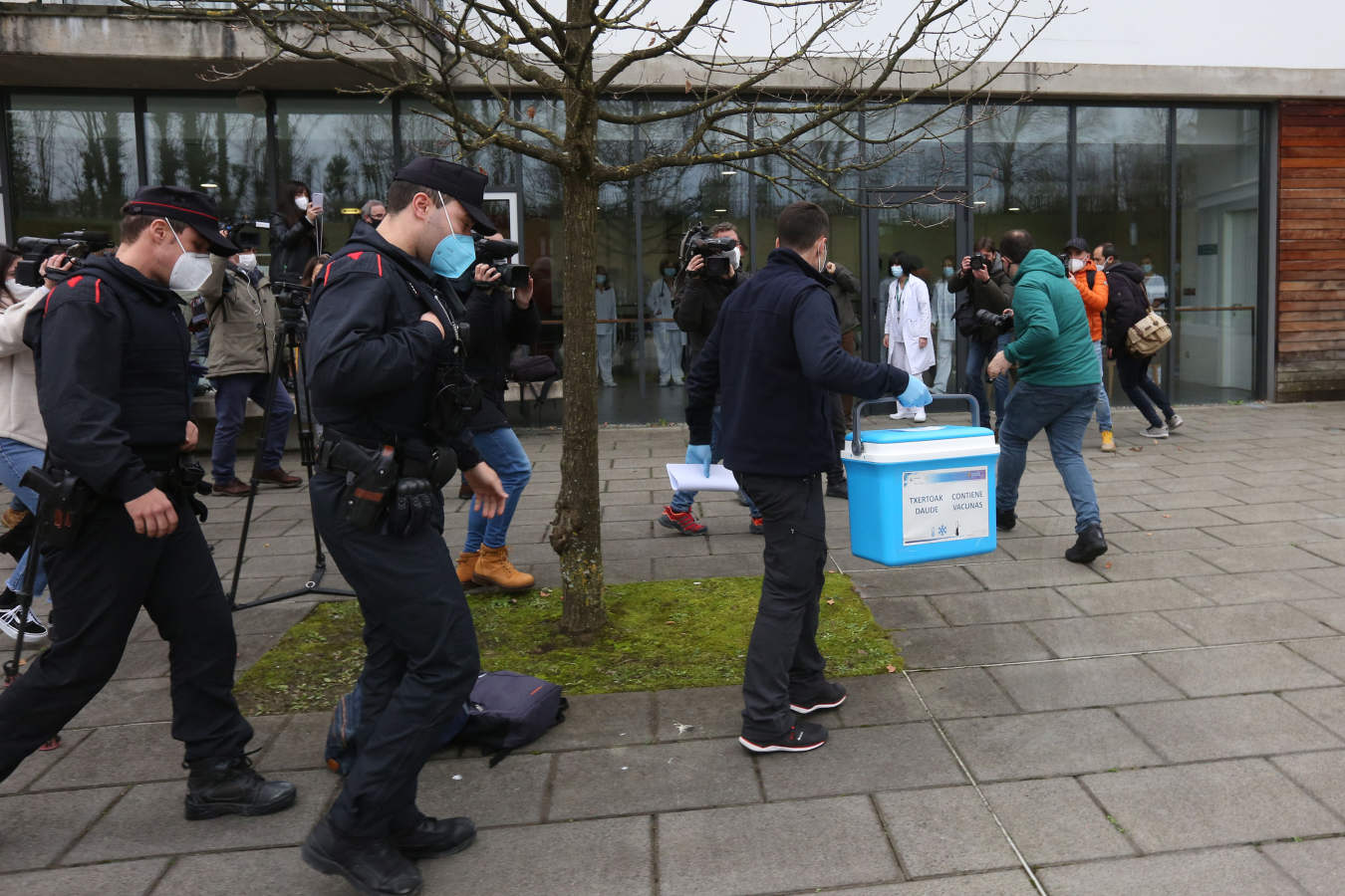 Las 180 dosis de Pfizer-BioNtech destinadas a la residencia Caser Betharram de Hondarribia han comenzado a administrarse a las 12.15 horas de este domingo