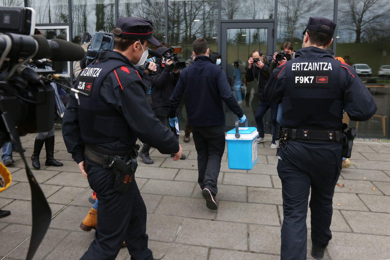 Las 180 dosis de Pfizer-BioNtech destinadas a la residencia Caser Betharram de Hondarribia han comenzado a administrarse a las 12.15 horas de este domingo