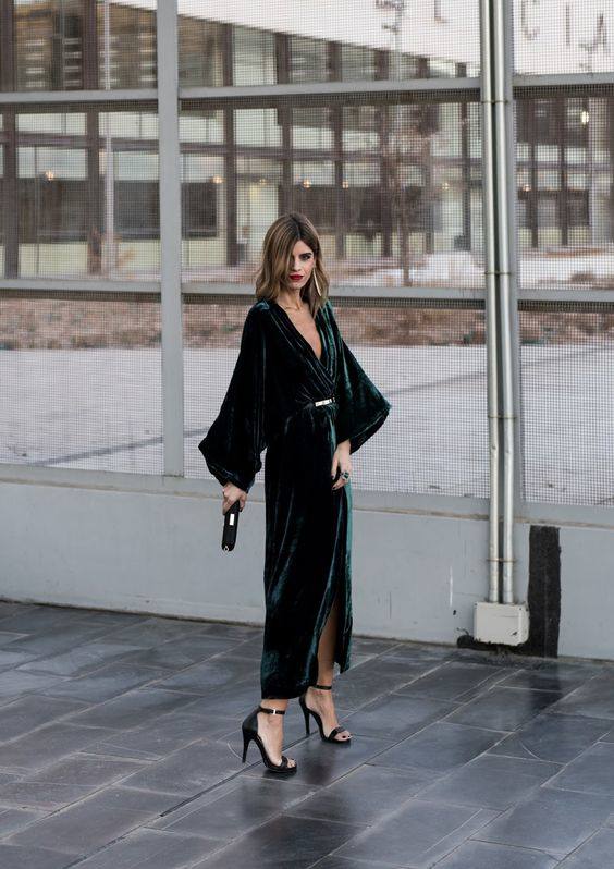 Este año la Nochevieja será diferente, pero la celebraremos con la misma ilusión, con los mejores propósitos y los mejores estilismos adaptados a las circunstancias. En esto de seleccionar looks festivos no hay nada escrito; hay a quienes les gusta lo más vanguardista, quienes apuestan por lo más clásico o quienes no pueden dejar pasar por alto los brillos, a pesar de este año tan «gris». Toma nota de las inspiraciones que te proponemos en esta última galería de fotos del 2020