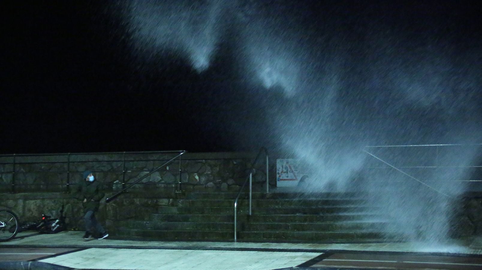 La borrasca traerá vientos de hasta 120 kilómetros por hora en el litoral. 