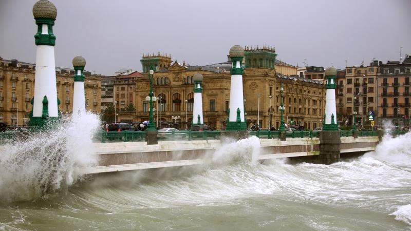 Donostia sufre el azote de Cantábrico.