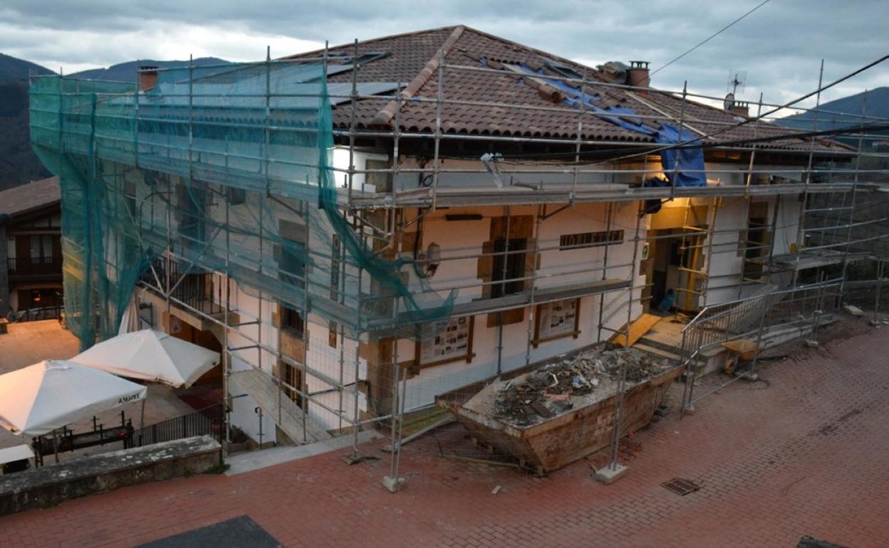 Udaletxeko eraikuntzaren obrak aurreratuta daude eta espero dutenez guztia otsailean amaituko da. 