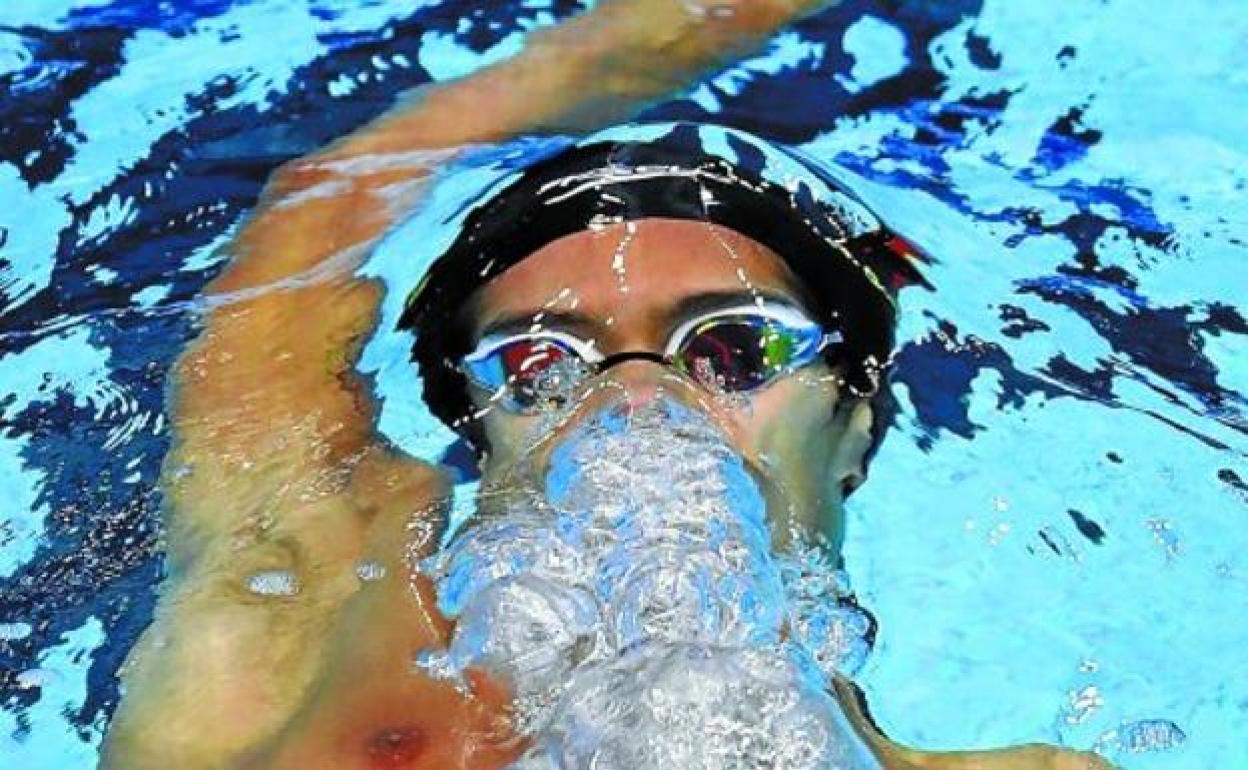 Hugo González, gran atracción en la piscina del Torneo más local