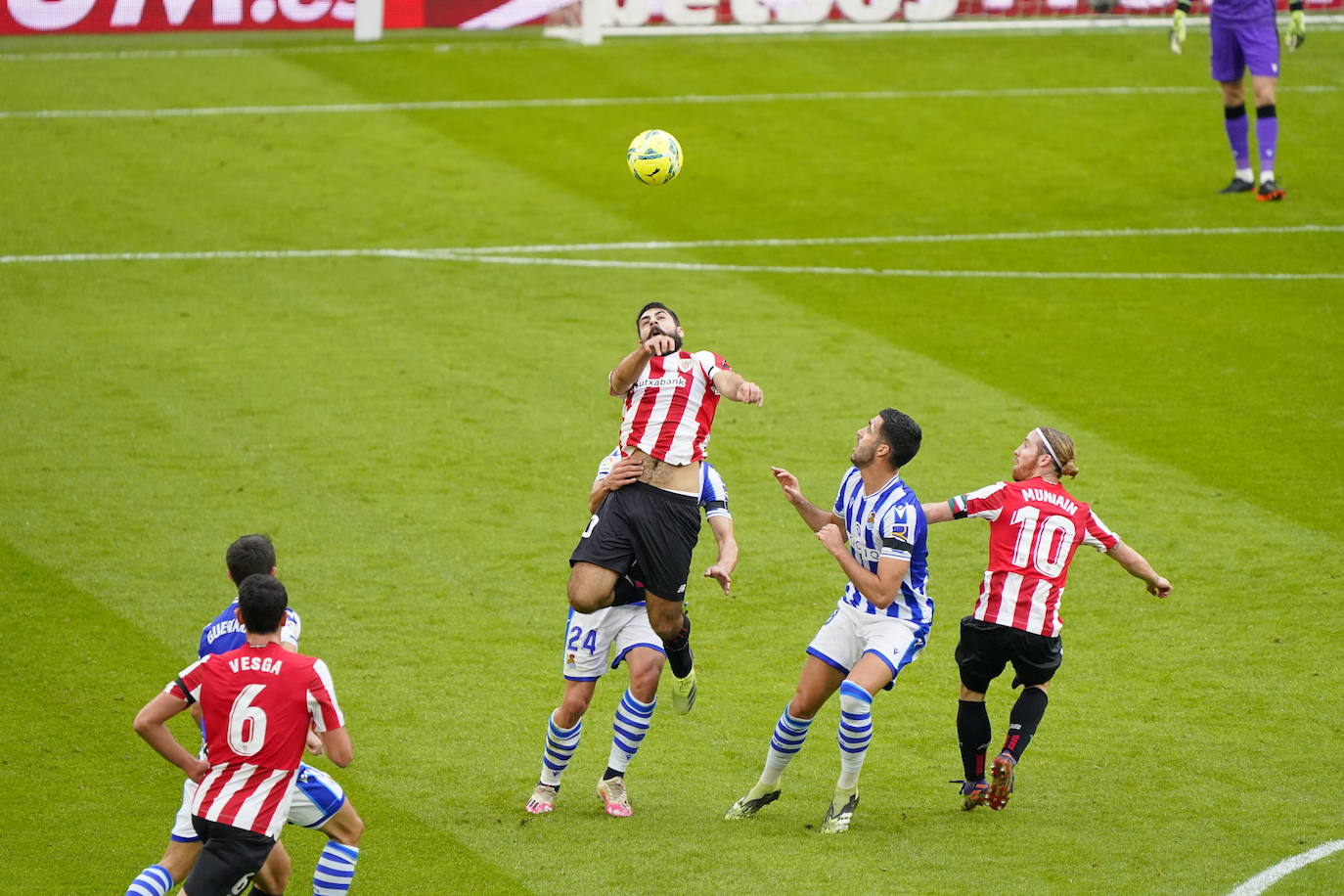La Real se llevó con justicia el derbi vasco en San Mamés.