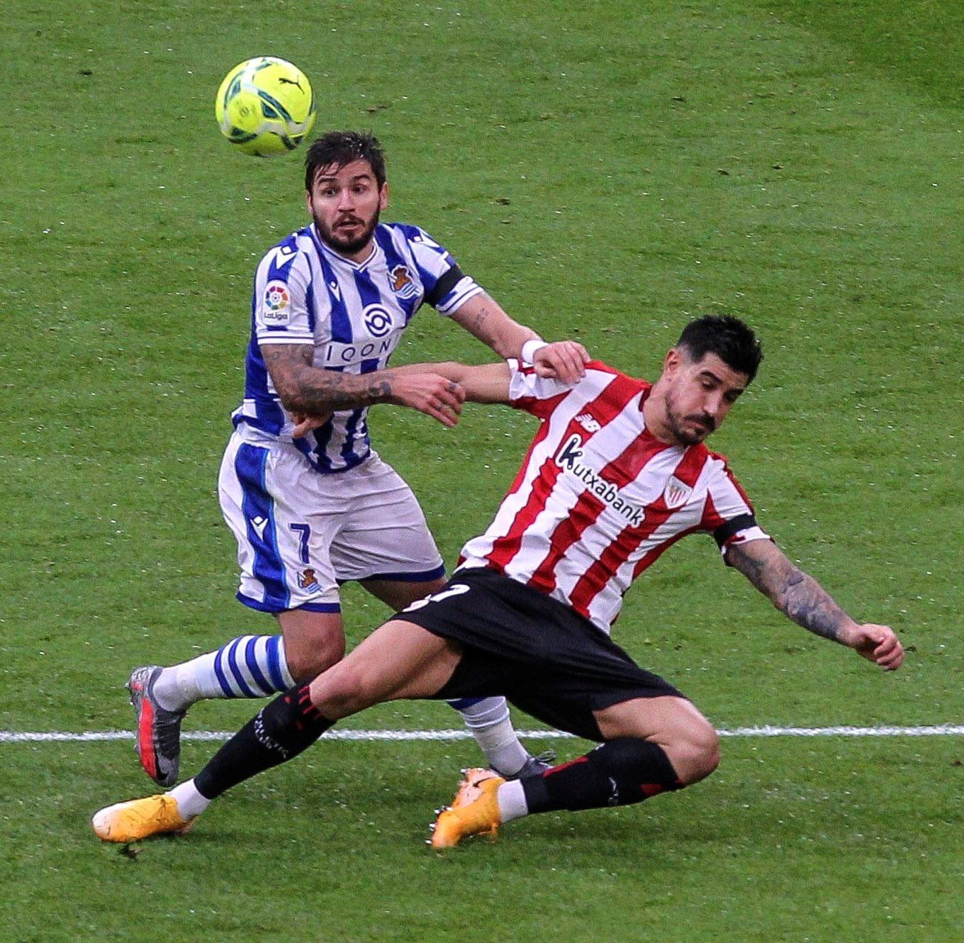 La Real se llevó con justicia el derbi vasco en San Mamés.