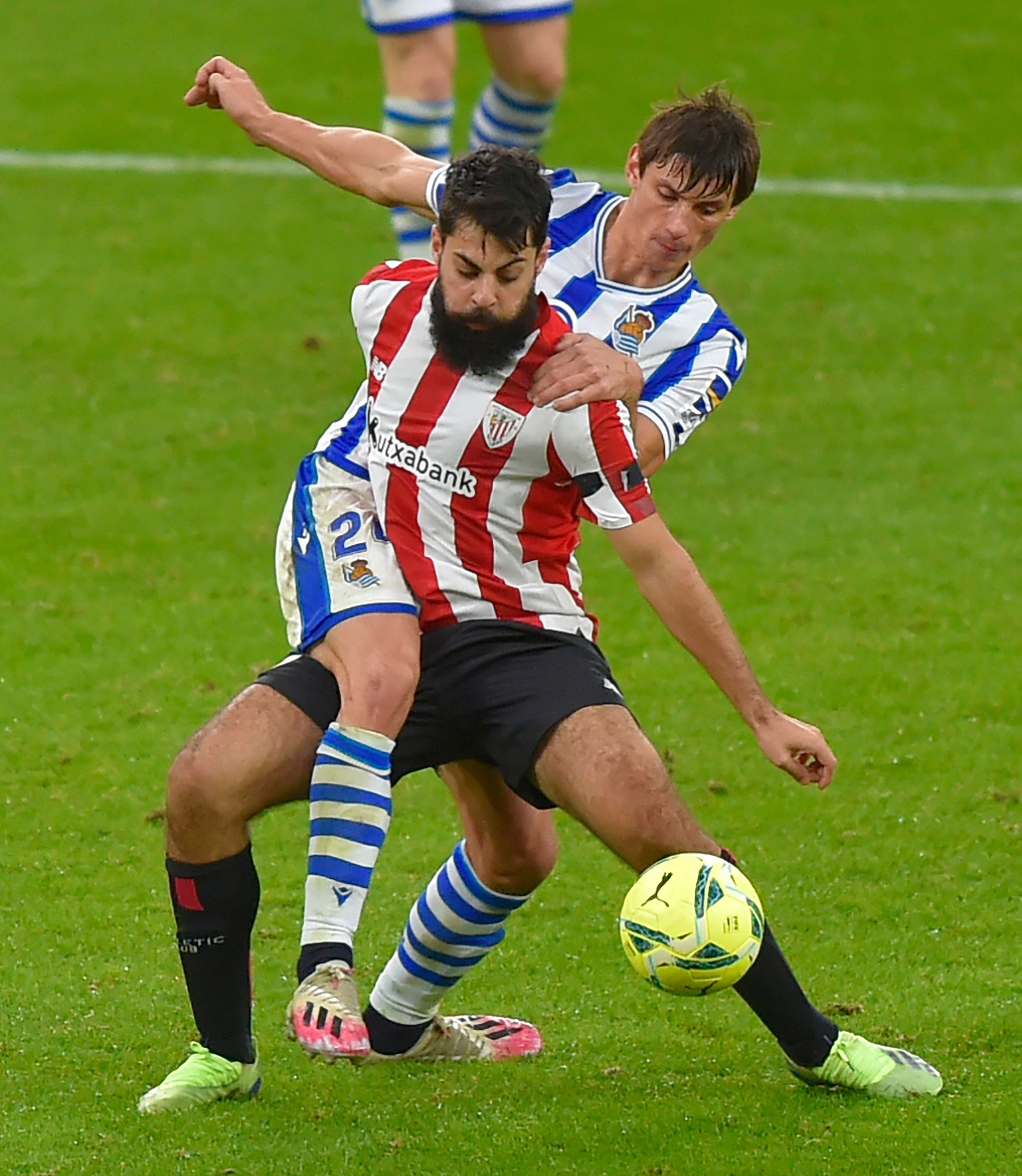 La Real se llevó con justicia el derbi vasco en San Mamés.