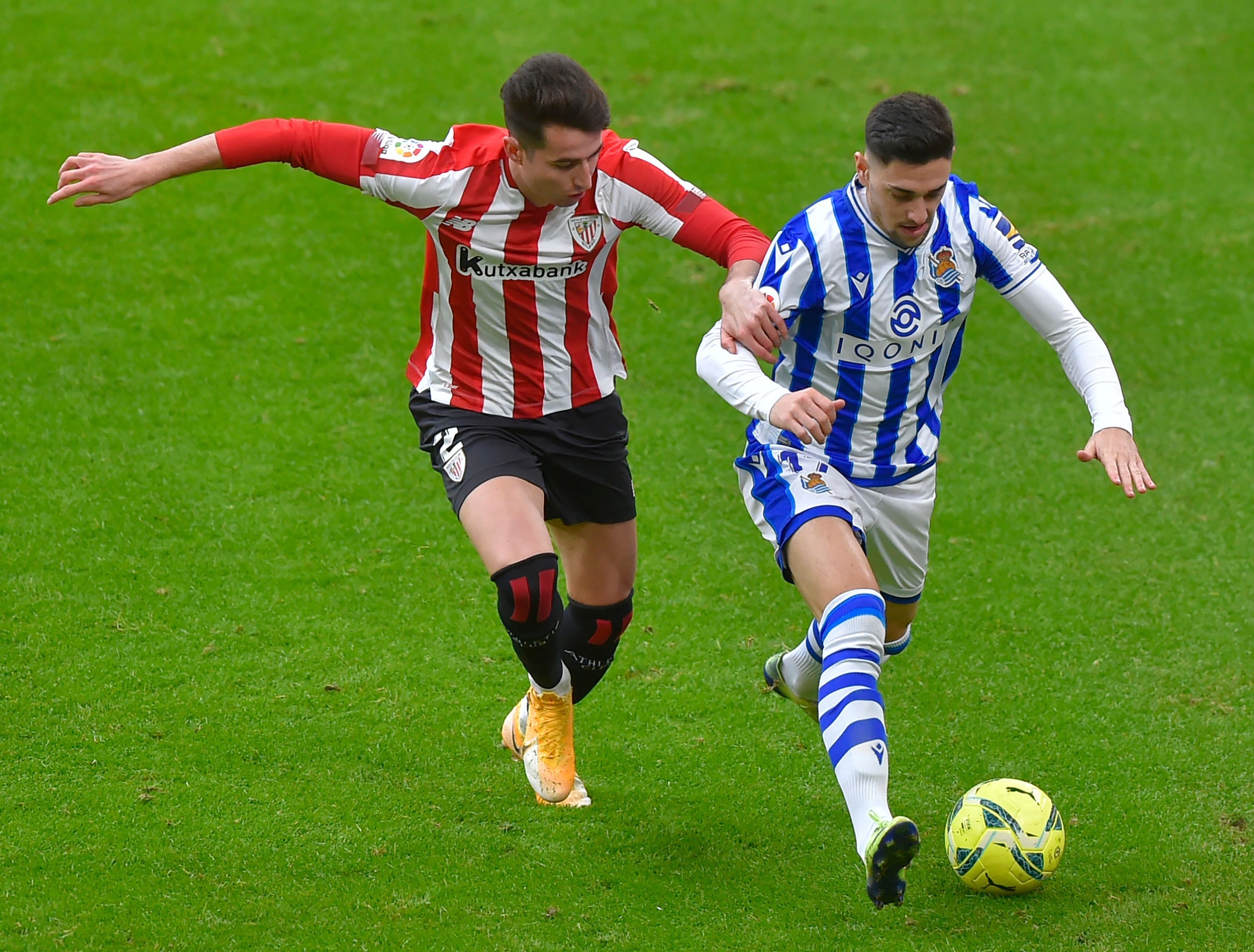 La Real se llevó con justicia el derbi vasco en San Mamés.