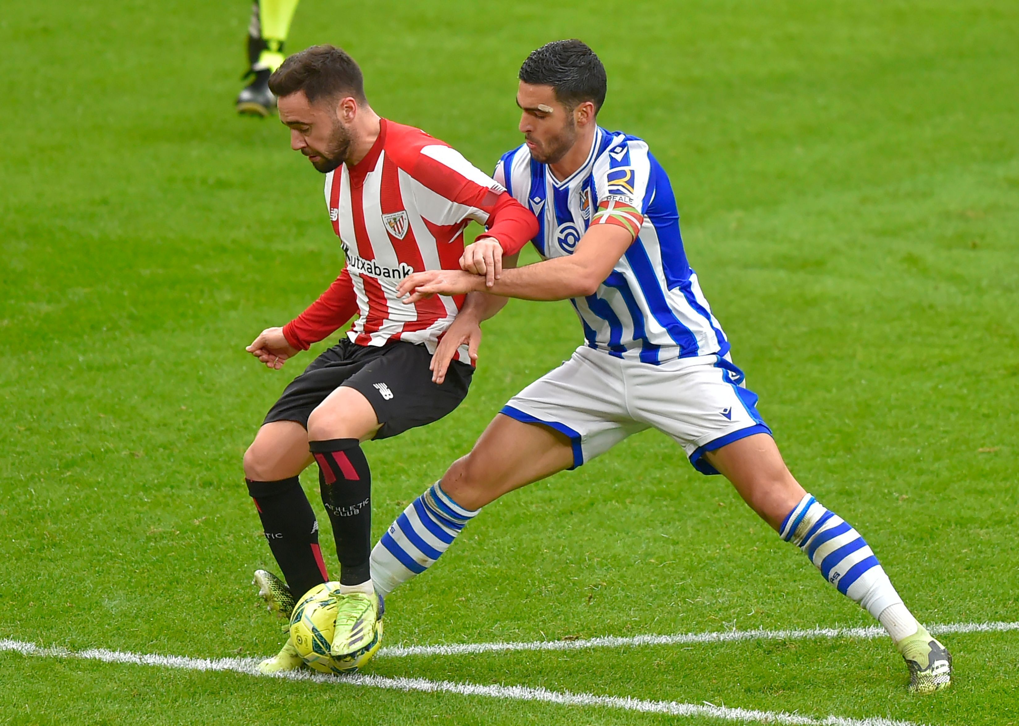 La Real se llevó con justicia el derbi vasco en San Mamés.