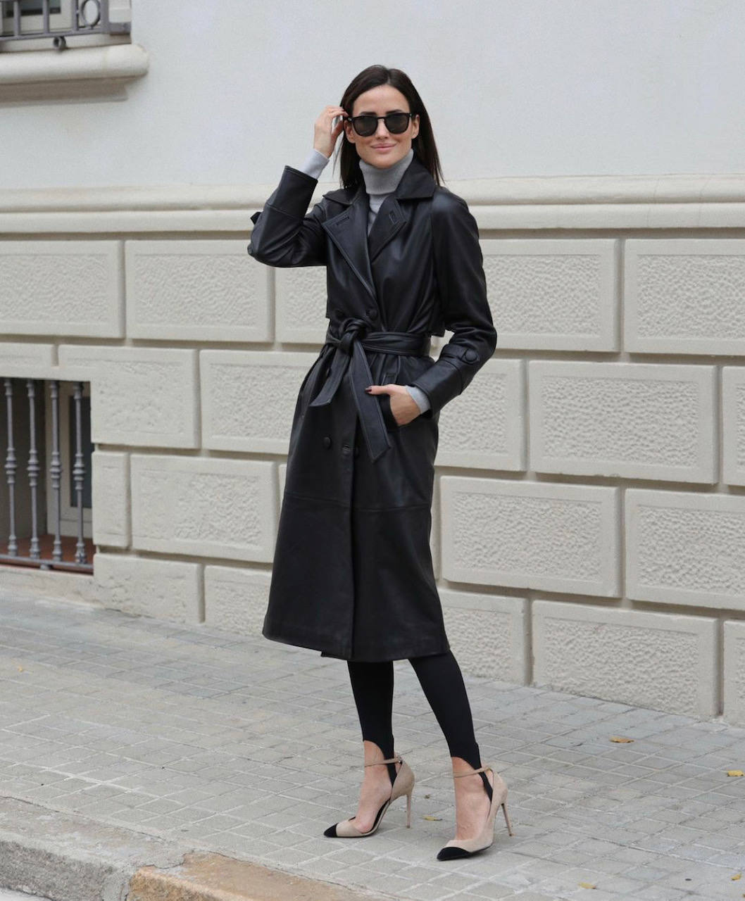 Sudaderas, jerseys de cuello alto, abrigos y americanas 'oversize', botas y botines con plataforma, sandalias con calcetines, 'sneakers' de firma, los 'leggings', 'jeans' desgastados, vestidos de rayas y estampado de cebra o 'maxi' bolsos cartera: los imprescindibles que reinarán en este primer mes del 2021 se asemejan a las tendencias de principios de la década de 'los 2000'