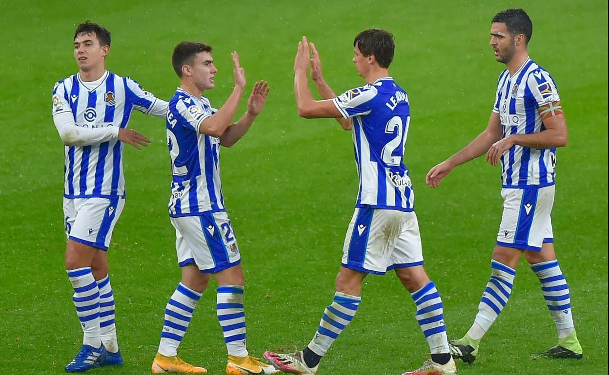 La Real celebra el resultado de Noche Vieja ante el Athletic. 