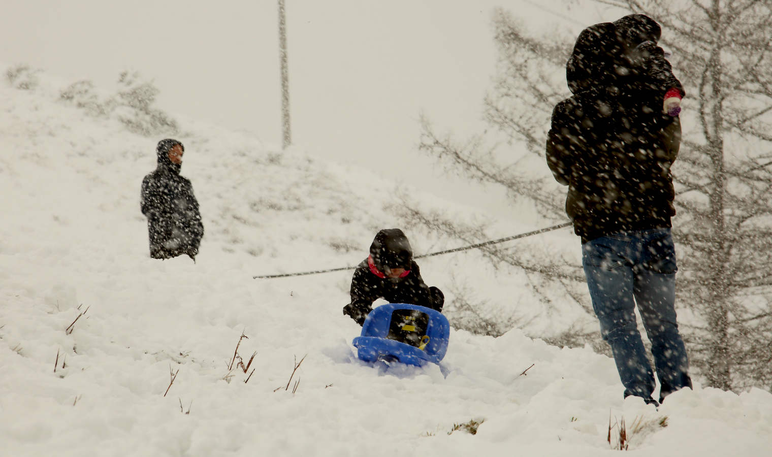El Departamento vasco de Seguridad mantiene para este martes el aviso amarillo ante la previsión de que la cota de nieve pueda situarse entre los 200 y los 400 metros. Asimismo, se activará aviso amarillo para esta próxima jornada y la del miércoles por riesgo de heladas en el interior.