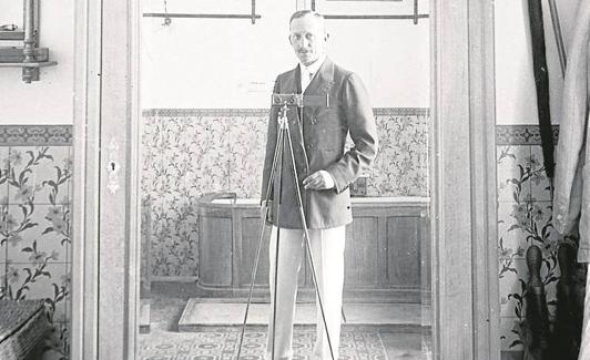 Autorretrato de Manuel Carvajal.