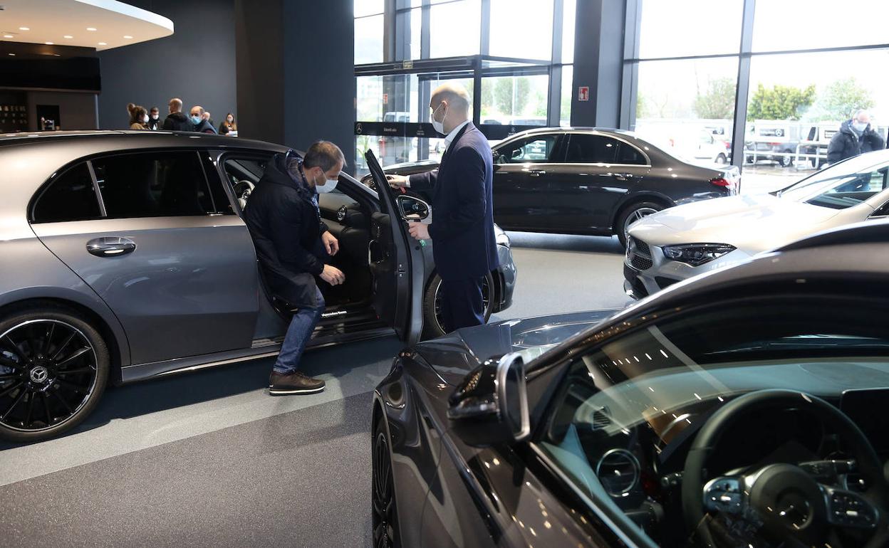 Imagen de un concesionario del Grupo Gorla, ayer, en San Sebastián. 