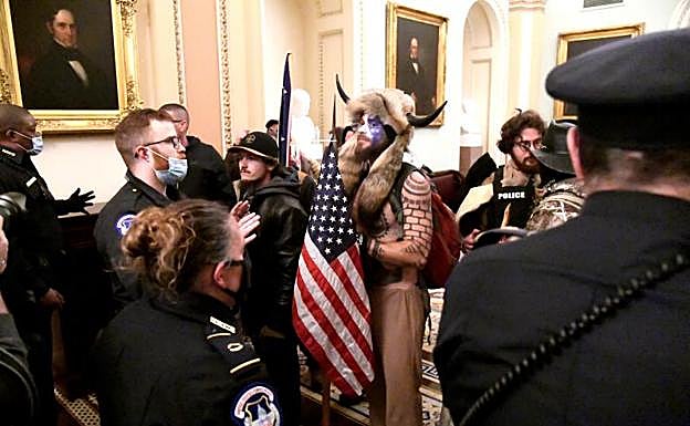 Vídeos de los momentos de tensión en el interior del Capitolio