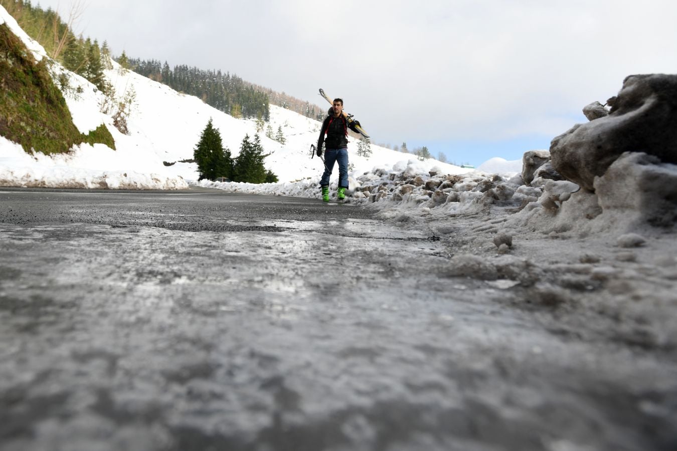 La nieve está adquiriendo importarntes grosores en algunas cumbres guipuzcoanas, como en Arrate.