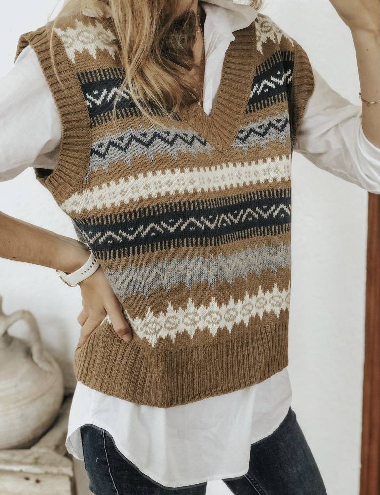 Encontrar y seleccionar la prenda perfecta en el periodo de rebajas no es una tarea sencilla. Lo que sí te podemos asegurar es que el mejor periodo de descuentos del año para adquirir «esa pieza inaccesible» es ésta. Elige básicos imprescindibles «para toda la vida» como estos abrigos, camisas y 'tops' basicos, 'jeans', botas, botines... Todo ello pensado para conseguir una experiencia de compra completa que te deje totalmente satisfecha y convencida. ¡Inspírate!