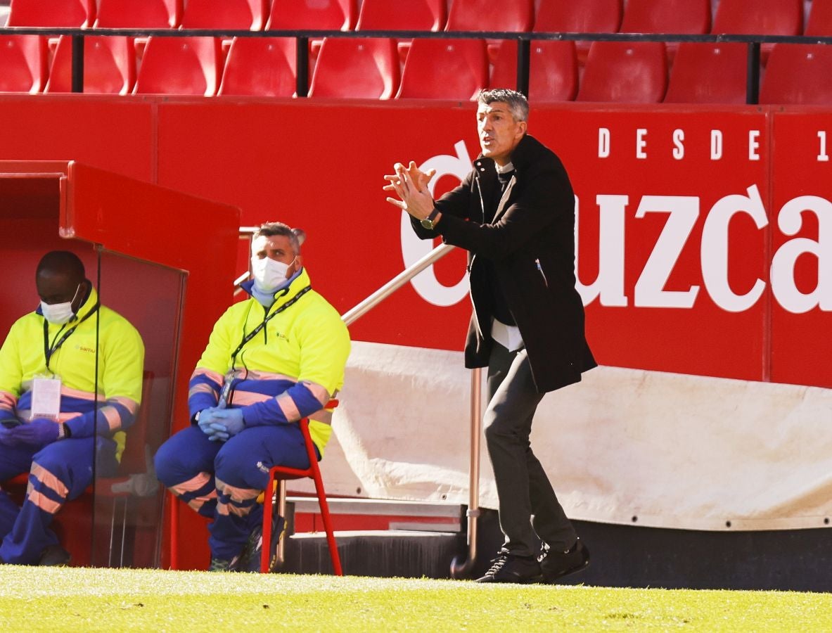 La Real se enfrenta al Sevilla con la intención se sumar tres puntos que le mantengan en lo alto de la clasificación.