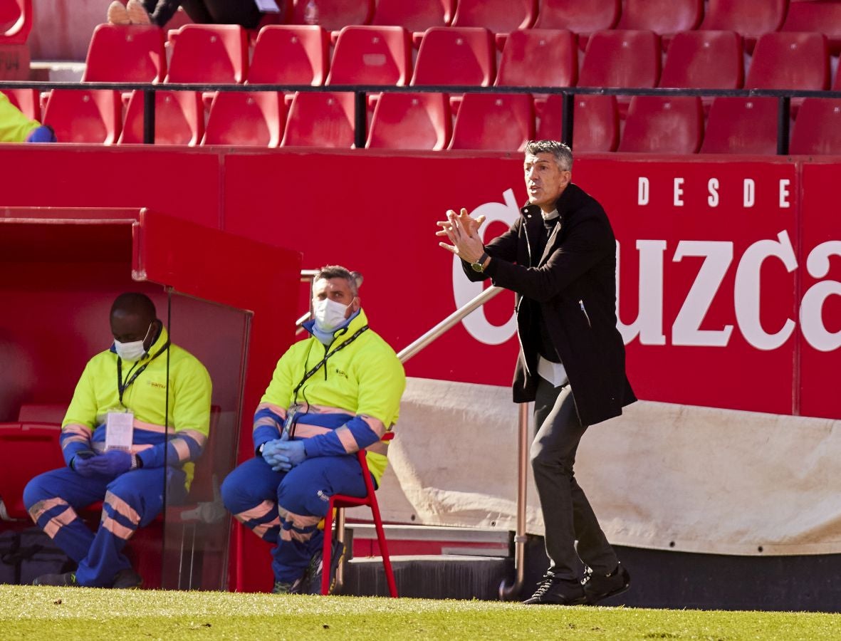 La Real se enfrenta al Sevilla con la intención se sumar tres puntos que le mantengan en lo alto de la clasificación.