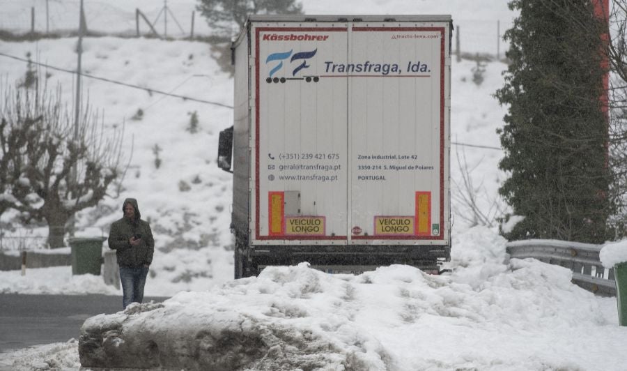 Los copos de nieve cubren las localidades de mayor altitud del territorio