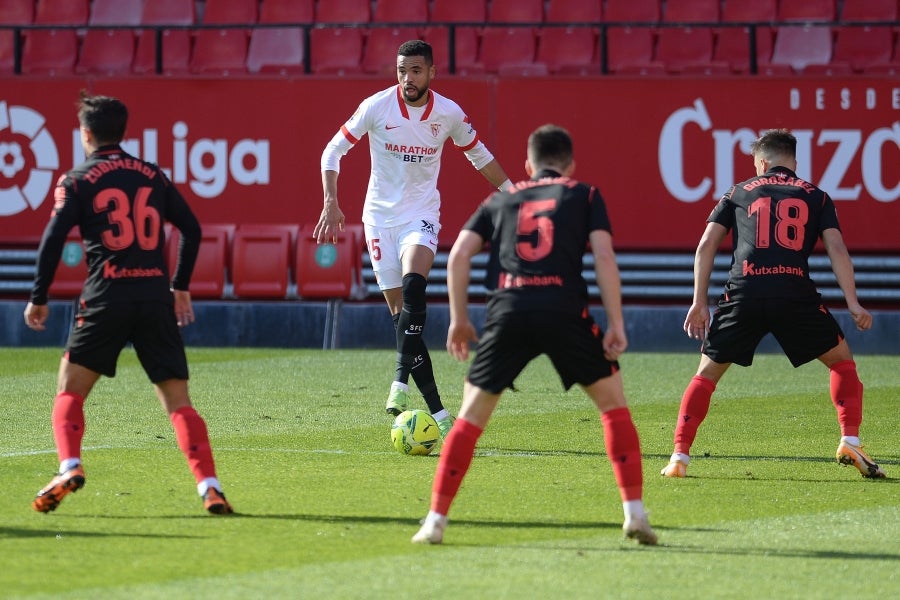 La Real se enfrenta al Sevilla con la intención se sumar tres puntos que le mantengan en lo alto de la clasificación.