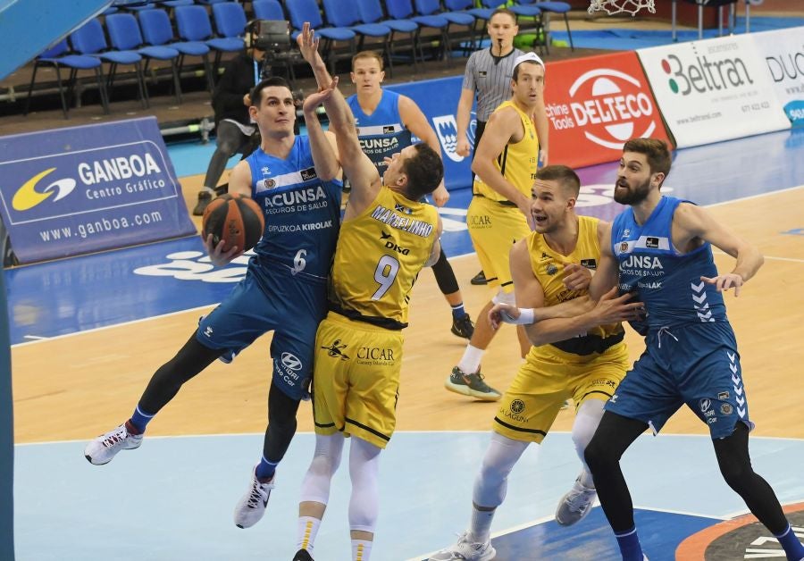 Los guipuzcoanos desperdiciaron una ventaja de seis puntos en los últimos instantes pero lograron una agónica victoria