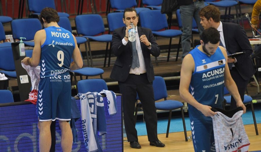 Los guipuzcoanos desperdiciaron una ventaja de seis puntos en los últimos instantes pero lograron una agónica victoria