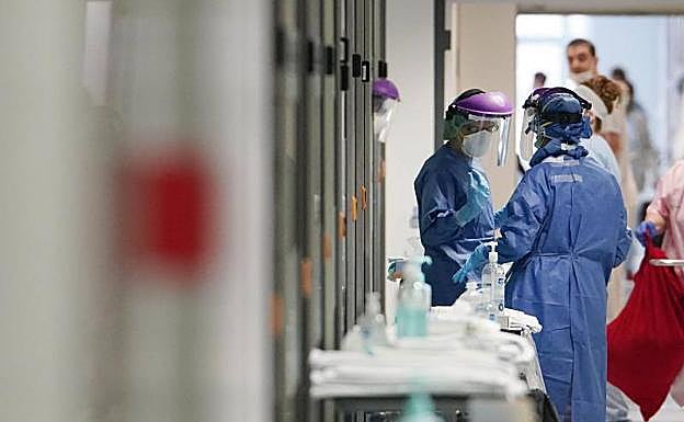 Sagardui reconoce que dejan de contabilizar como pacientes Covid en UCI a los que dan negativo en test pese a permanecer en las unidades