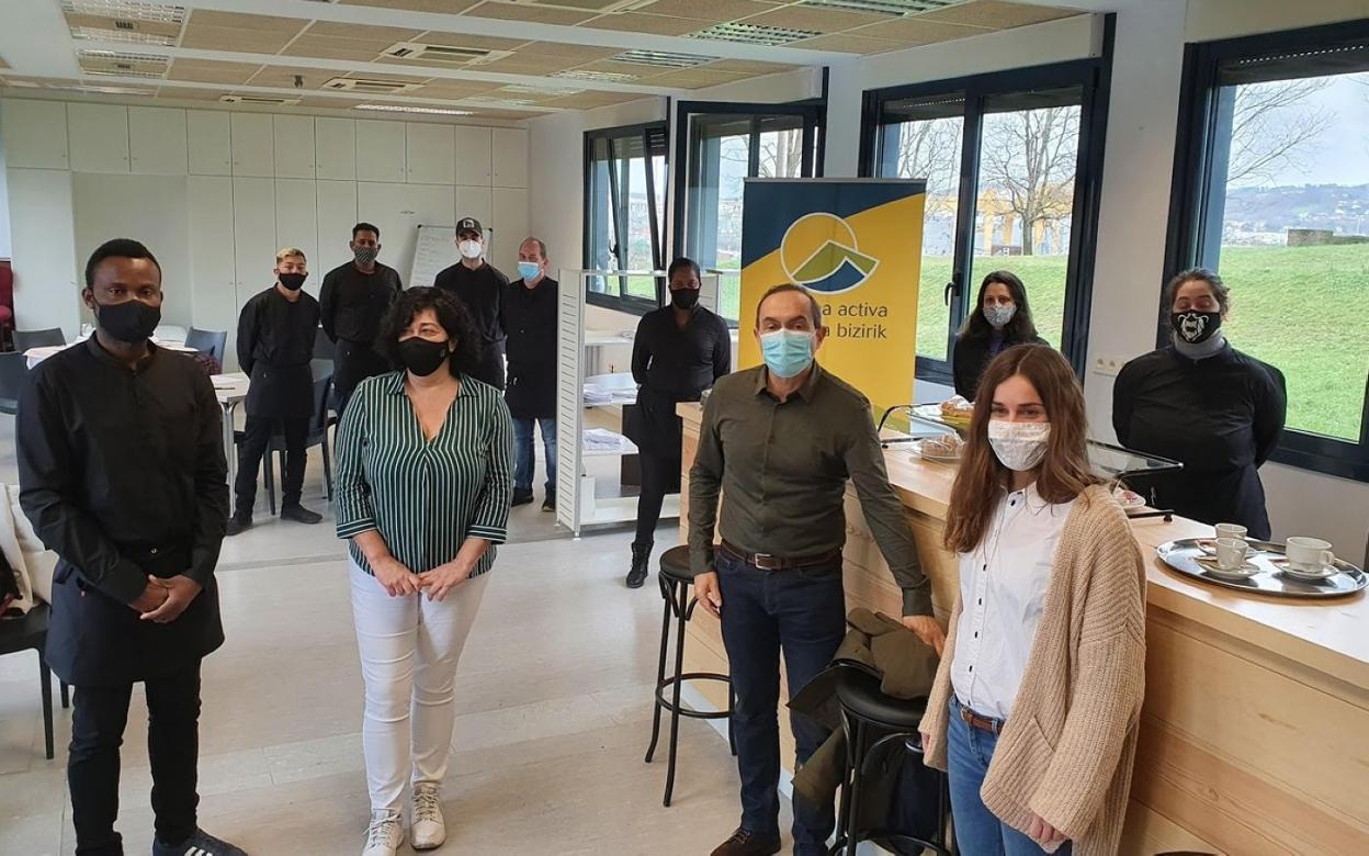 Salvador Obama, Inma Domínguez, Miguel Ángel Páez y María Serrano con alumnos del curso. 
