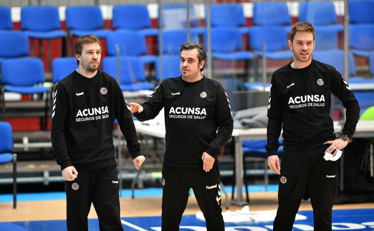 Iñaki Martín, en el centro de la imagen, durante un entrenamiento en Illunbe.