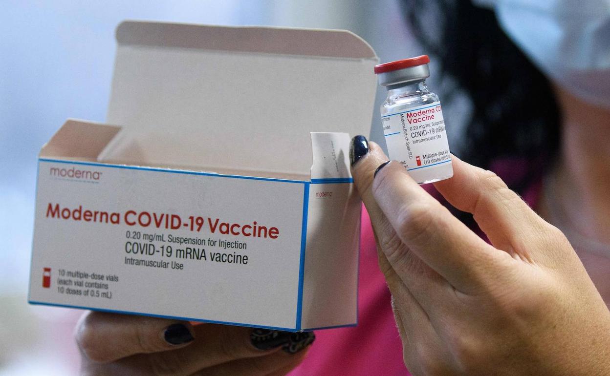 Coronavirus Euskadi: la vacuna de Moderna se comenzará a administrar desde mañana a sanitarios de UCI