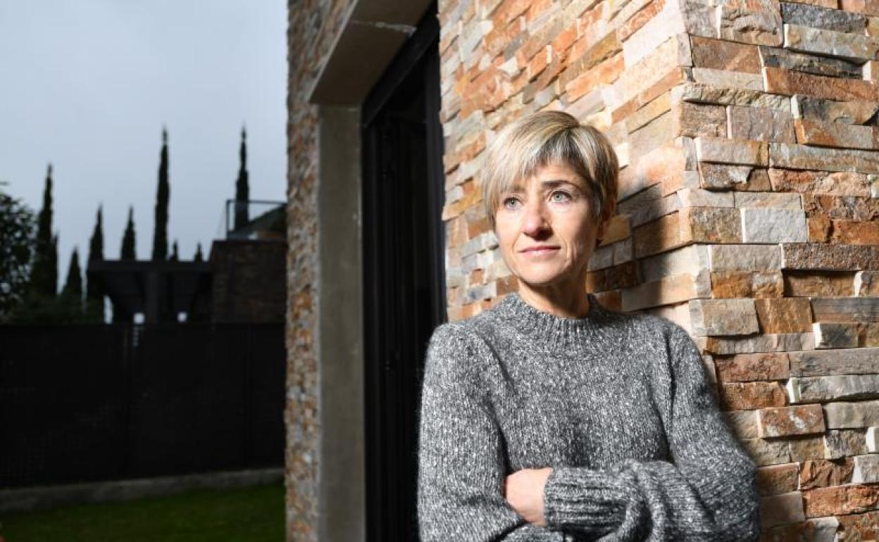 Pili Zabala posa en su casa de Zarautz. 