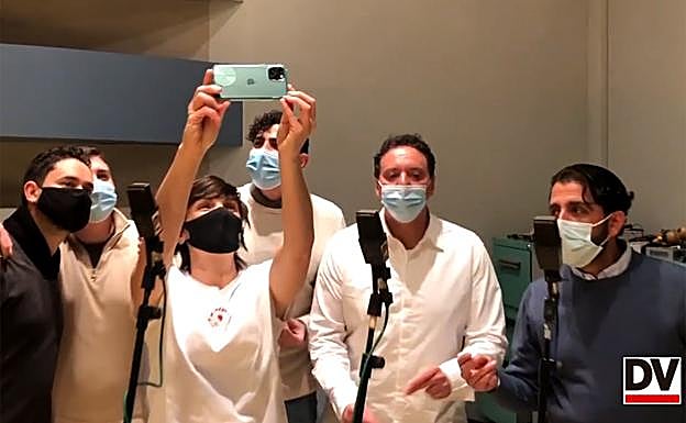 La Oreja, Erentxun, Sonakay y Ane Etxegoyen entre otros interpretan la Marcha de San Sebastián más emotiva