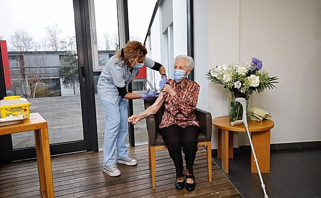 Bernardina Escudero ya ha recibido la segunda dosis