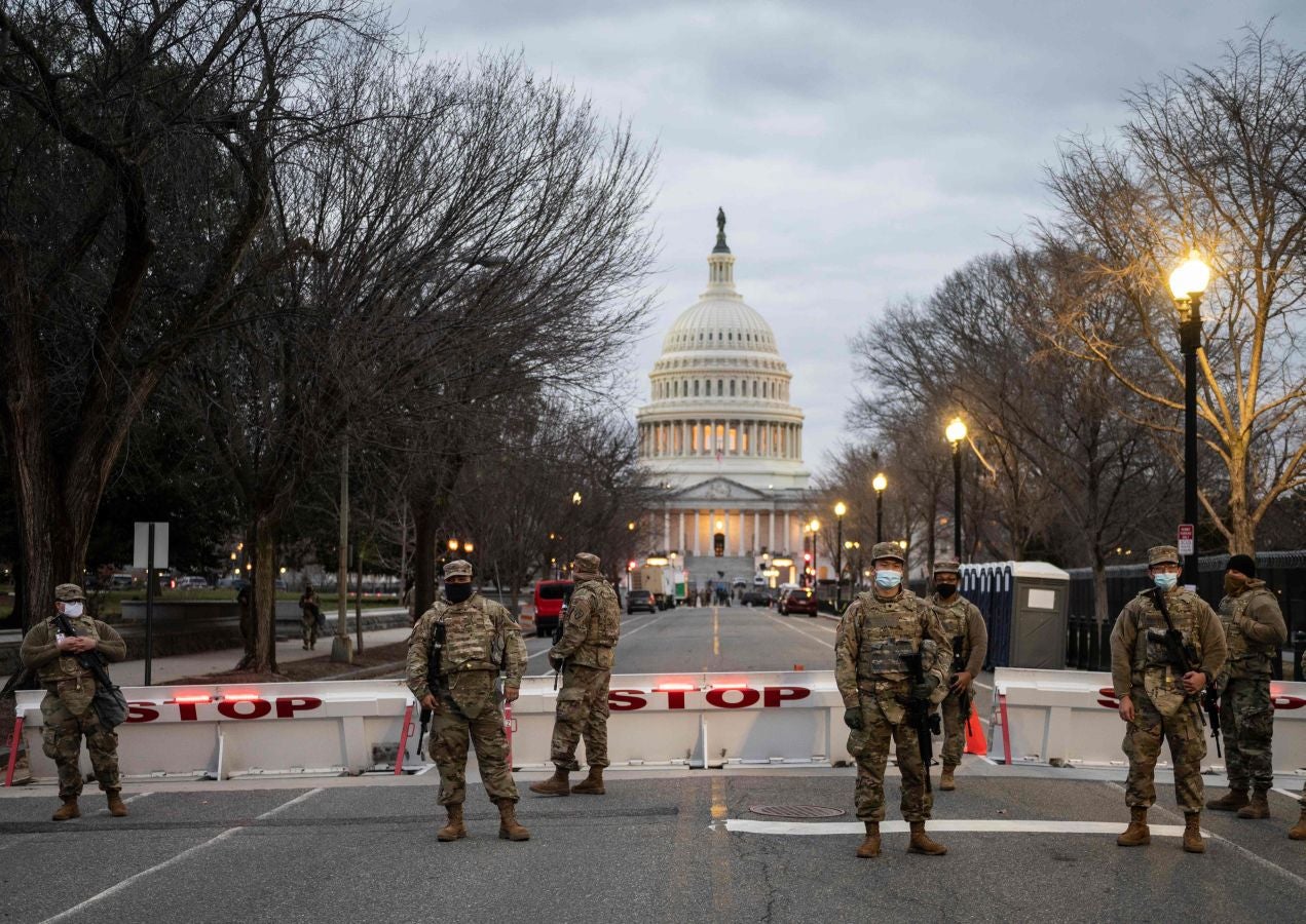 Soldados de la Guardia Nacional protegen desde hace días el lugar donde se oficializará la proclamación de Joe Biden como nuevo presidente de los Estados Unidos.