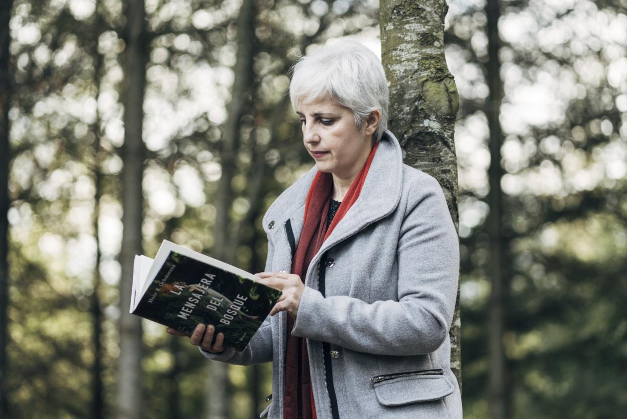 La escritora donostiarra, que en la actualidad reside en Ormaiztegi, en el bosque, su espacio. 
