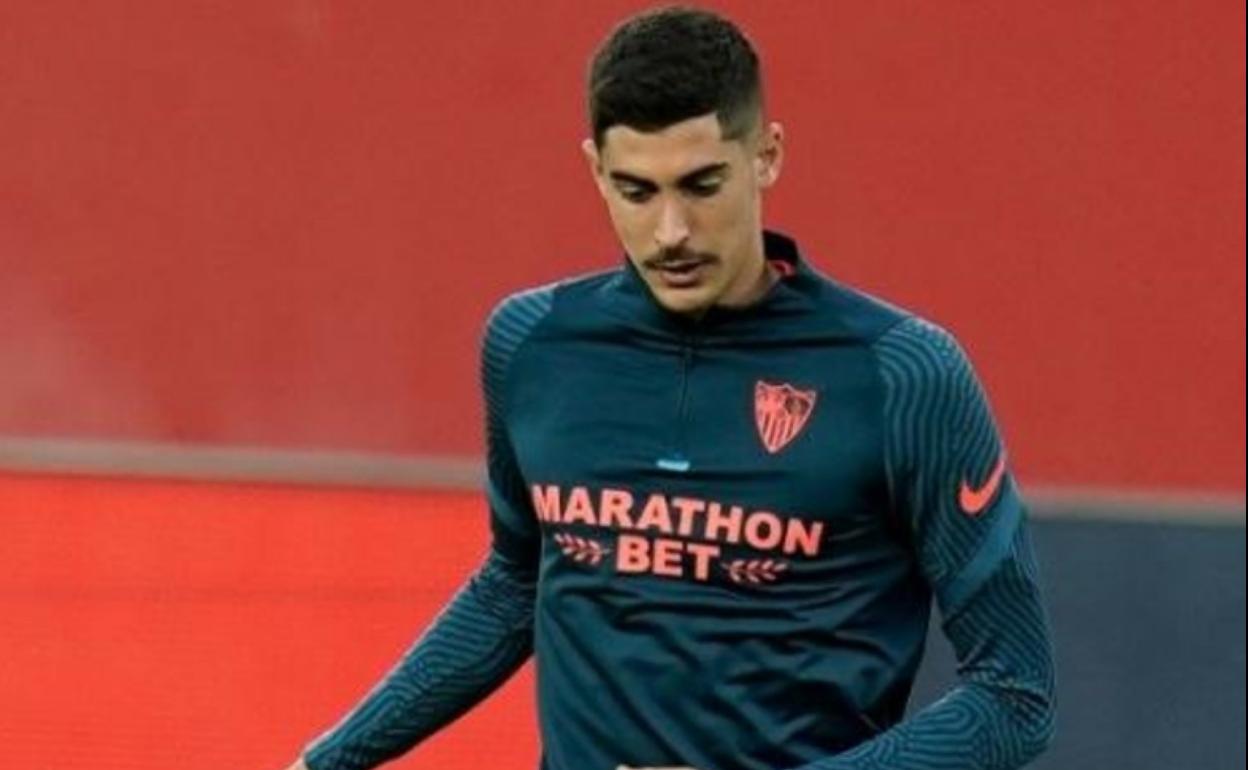 Carlos Fernández, con la camiseta del Sevilla, que ya no defenderá. 