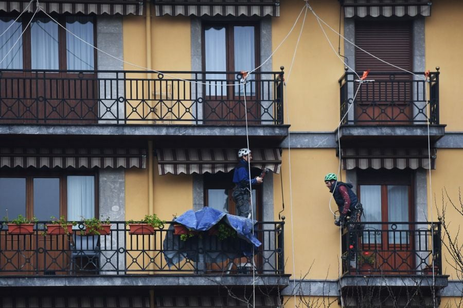 Azpeitia cierra sus edificios públicos y cancela todos los actos durante quince días.