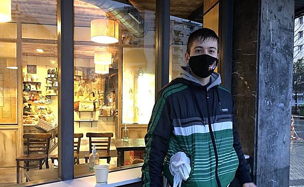 Iker, en el barrio de Amara-Berri. 