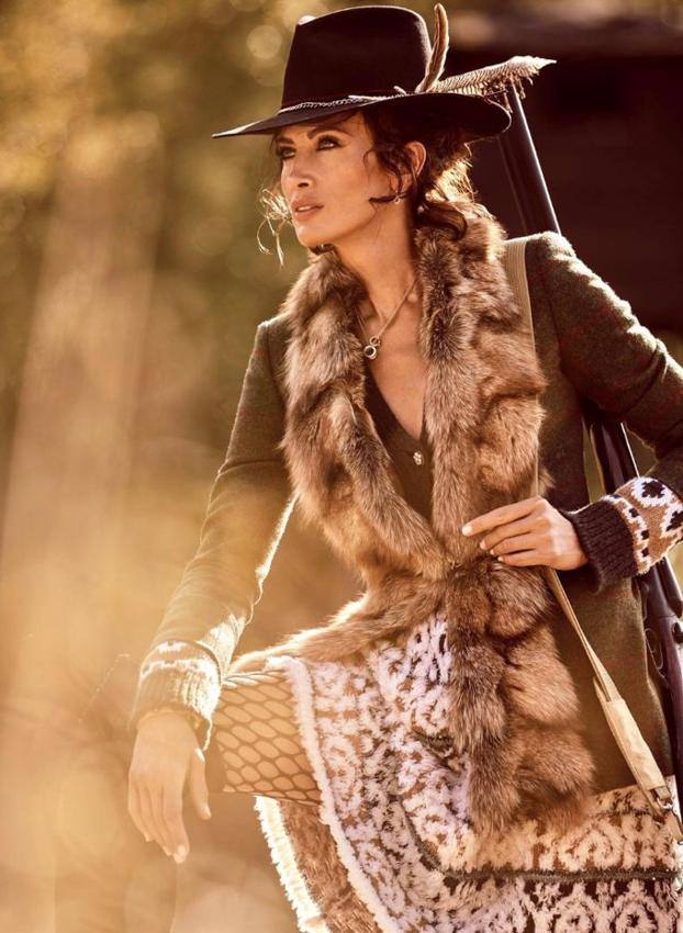 La modelo Nieves Álvarez, espectacular con un sombrero de Gorka González.