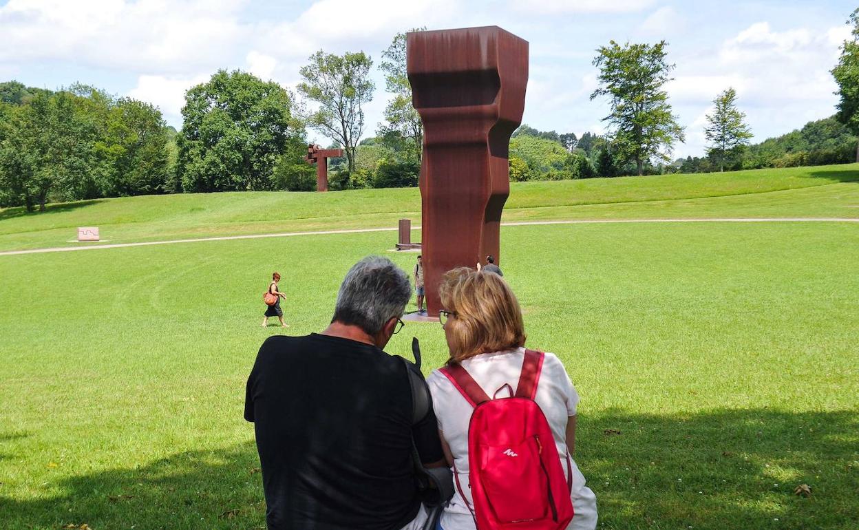 Visitantes en Chillida Leku en verano de 2019. 