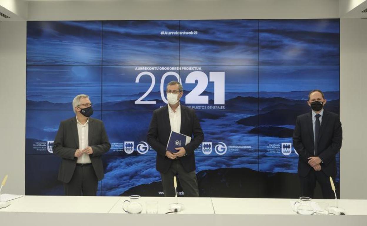 Asensio, Olano y Perona, presentaron el proyecto de Presupuestos hace dos semanas. 