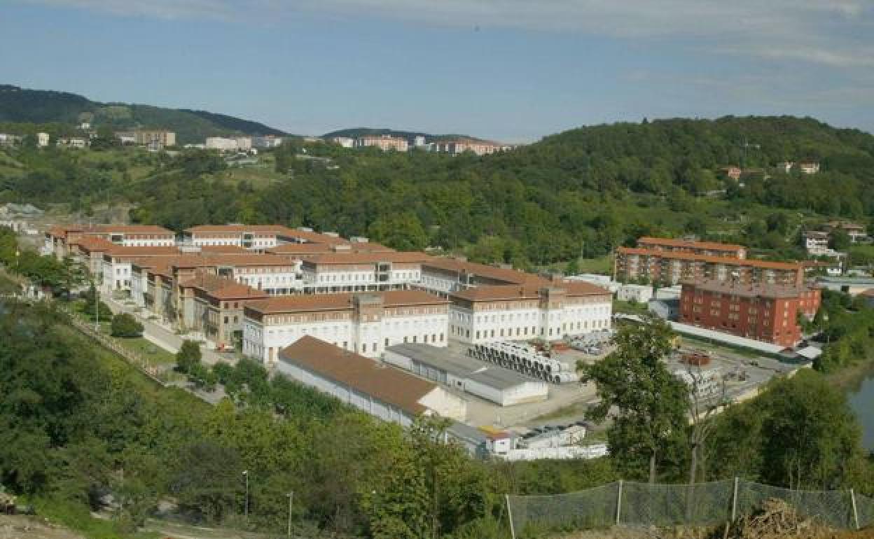 El Ayuntamiento y Defensa crean una comisión para enajenar los cuarteles de Loiola