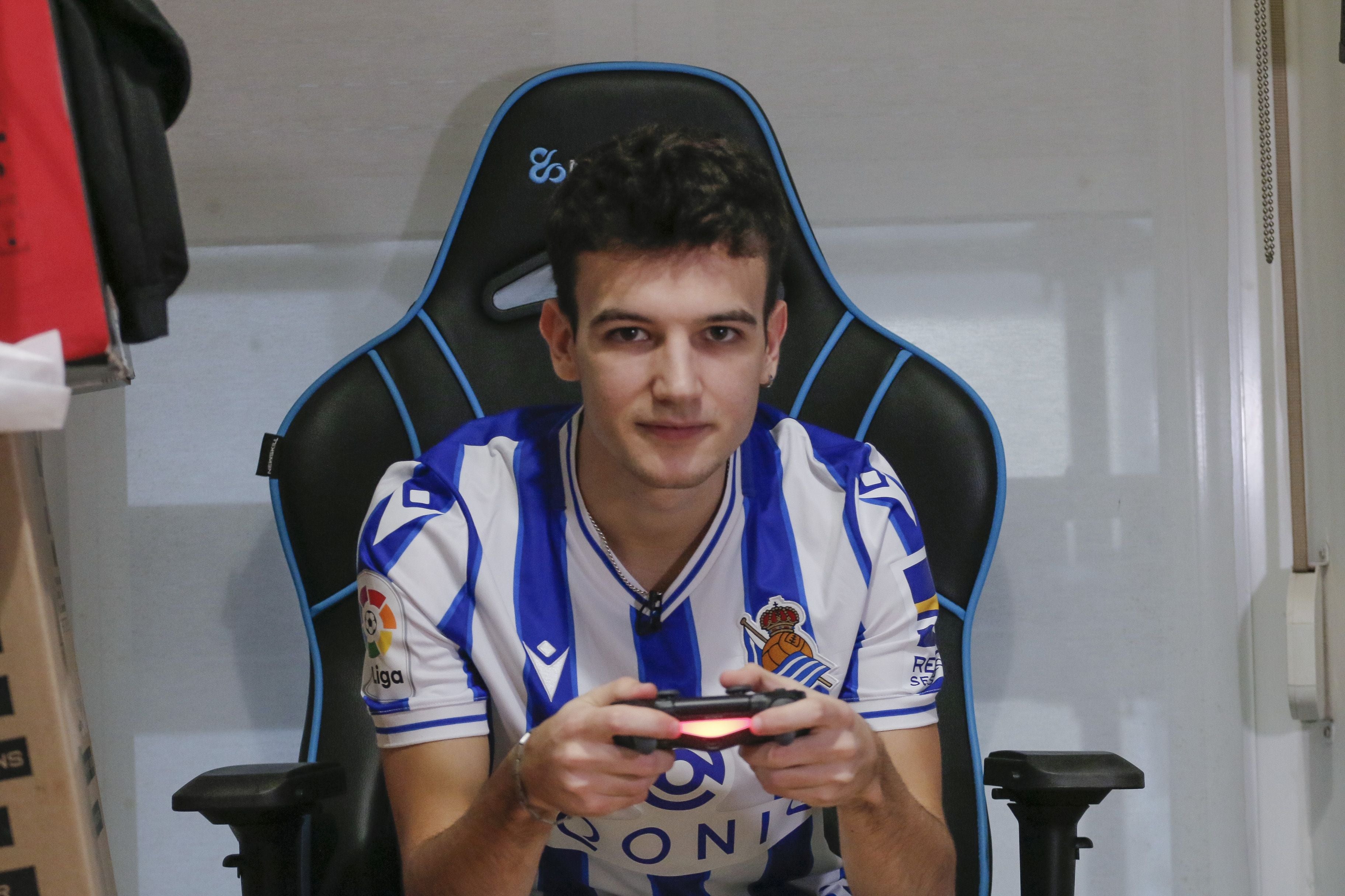 Fotos: Ander Hipólito y Yeray Zaballos representan a la eal Sociedad en el campeonato de eSports que organiza LaLiga