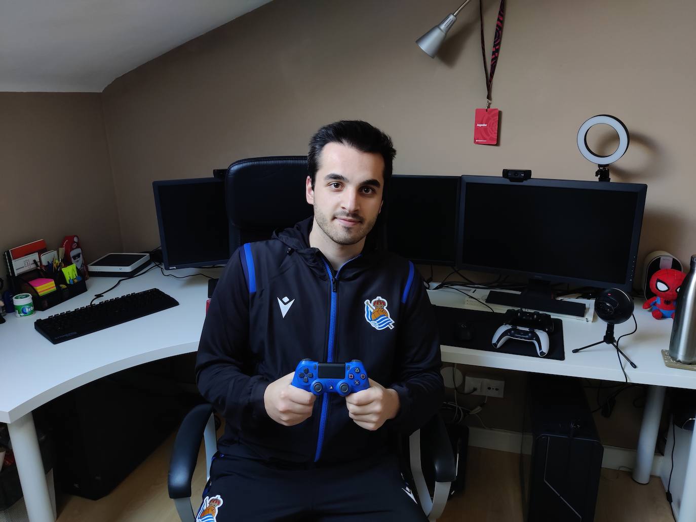 Fotos: Ander Hipólito y Yeray Zaballos representan a la eal Sociedad en el campeonato de eSports que organiza LaLiga