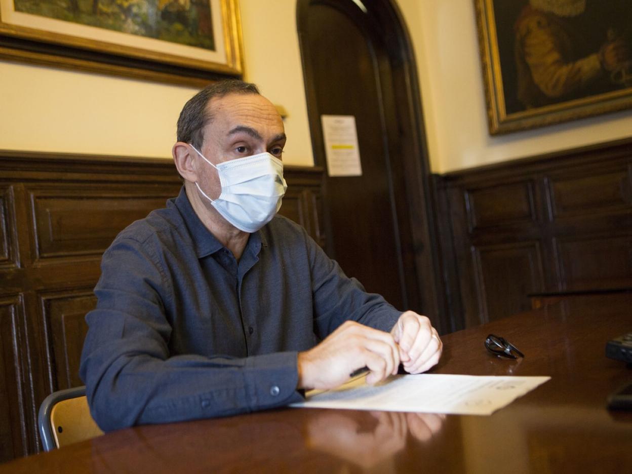 El primer teniente de alcalde, Miguel Ángel Páez,durante su comparecencia de ayer. 