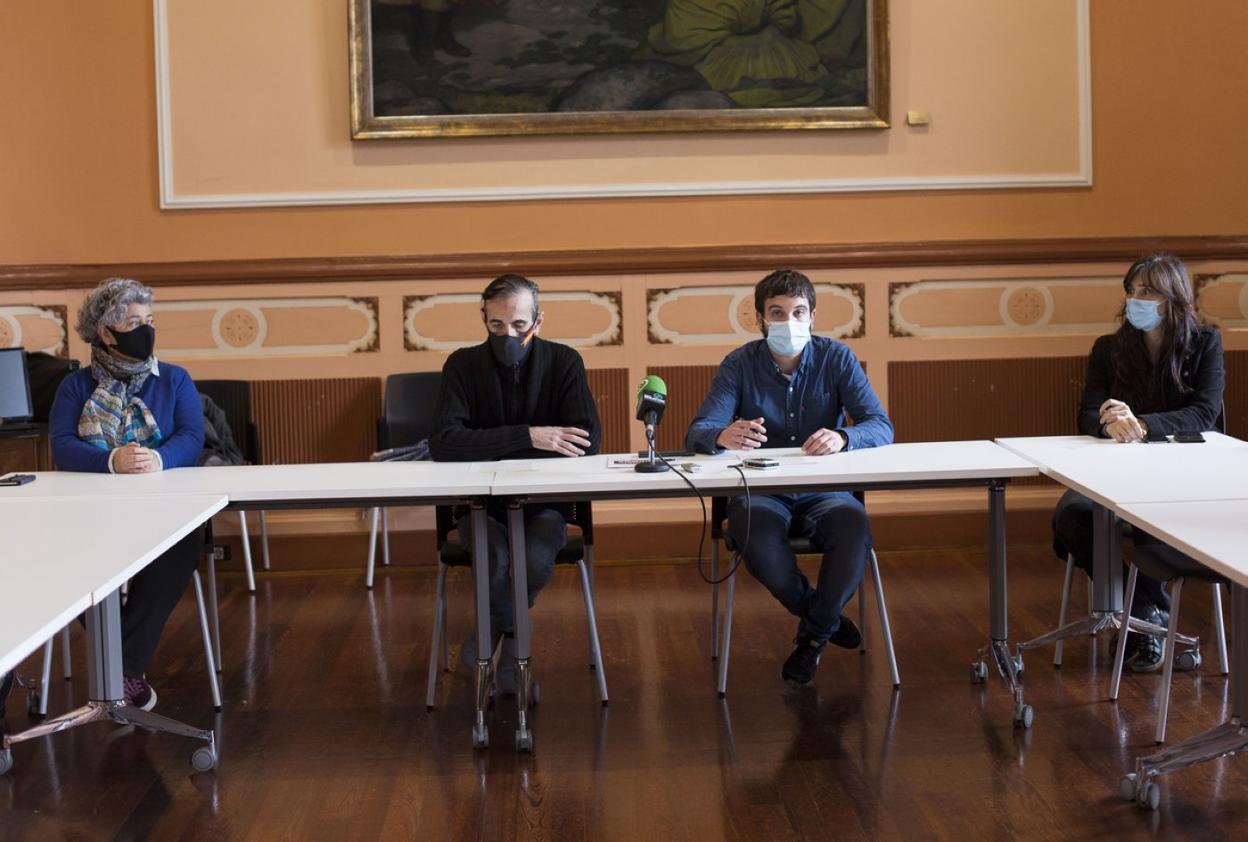 Eukene López, Santi Jiménez, David Nuño y Miren Echeveste comparecieron juntos ayer. 